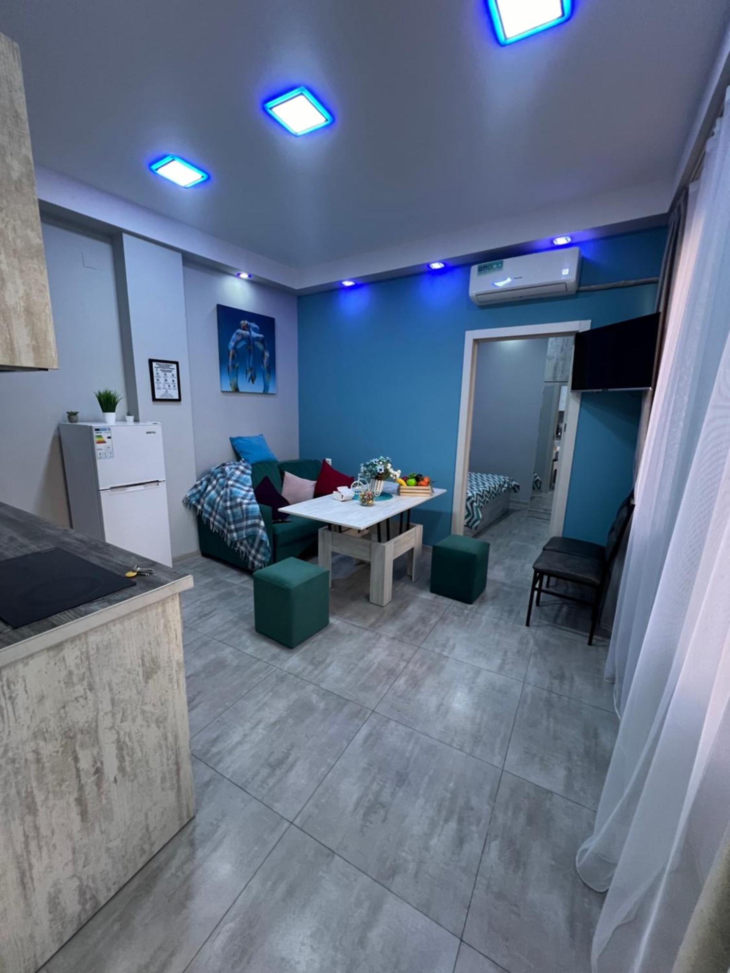 Cool Blue Interior Self Check In Apartment Yerevan Exterior photo