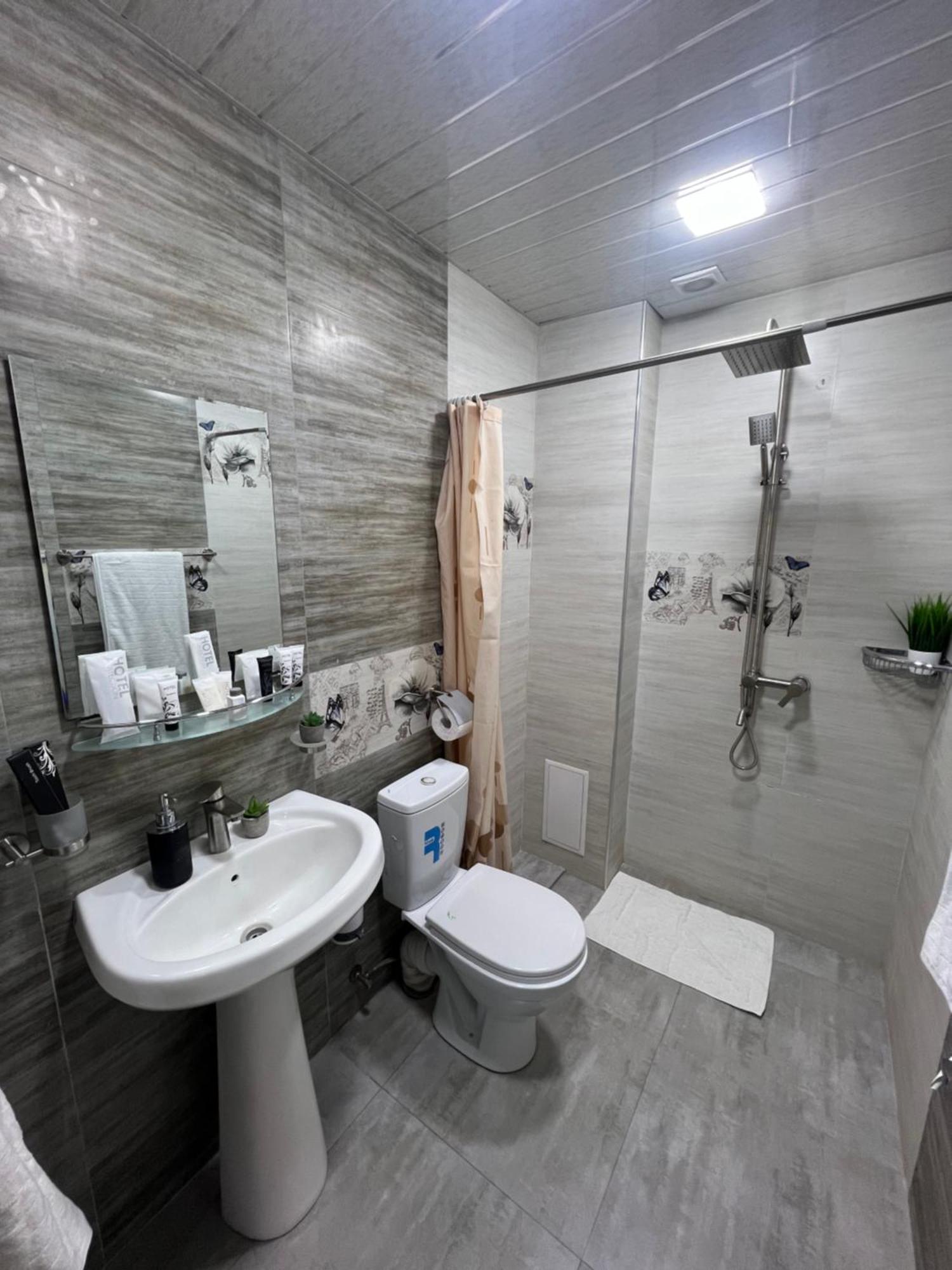 Cool Blue Interior Self Check In Apartment Yerevan Exterior photo