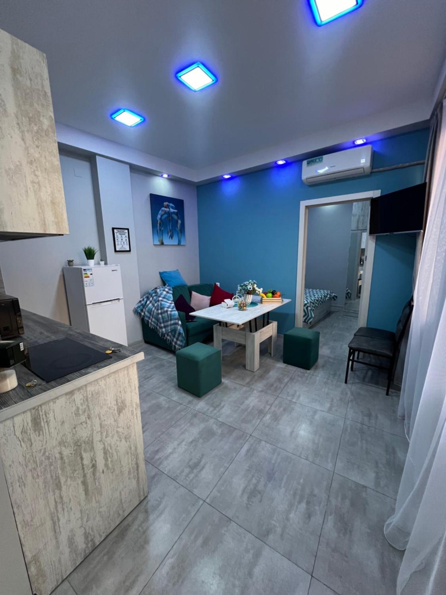 Cool Blue Interior Self Check In Apartment Yerevan Exterior photo